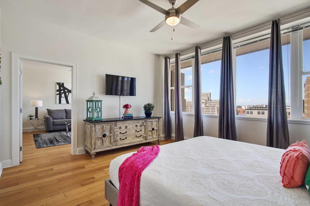 12th FL- SKYLINE W/ CITYSCAPE VIEWS-ROOFTOP POOL - thumb 7