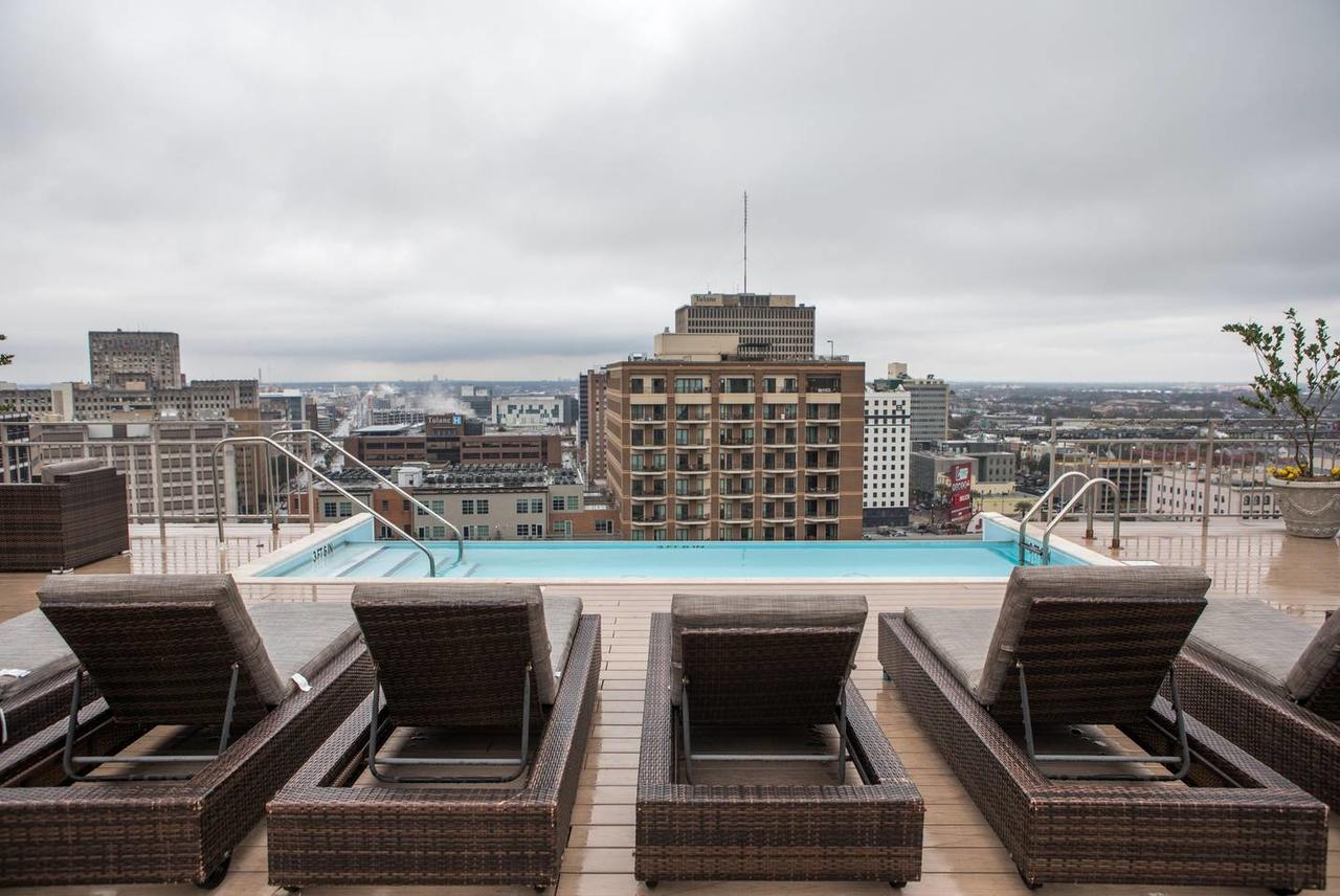 12th FL- SKYLINE W/ CITYSCAPE VIEWS-ROOFTOP POOL - thumb 5