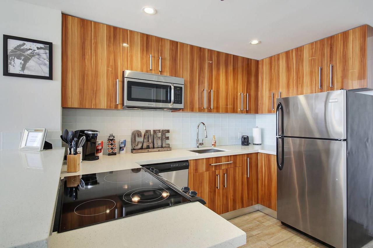 12th FL- SKYLINE W/ CITYSCAPE VIEWS-ROOFTOP POOL - thumb 13