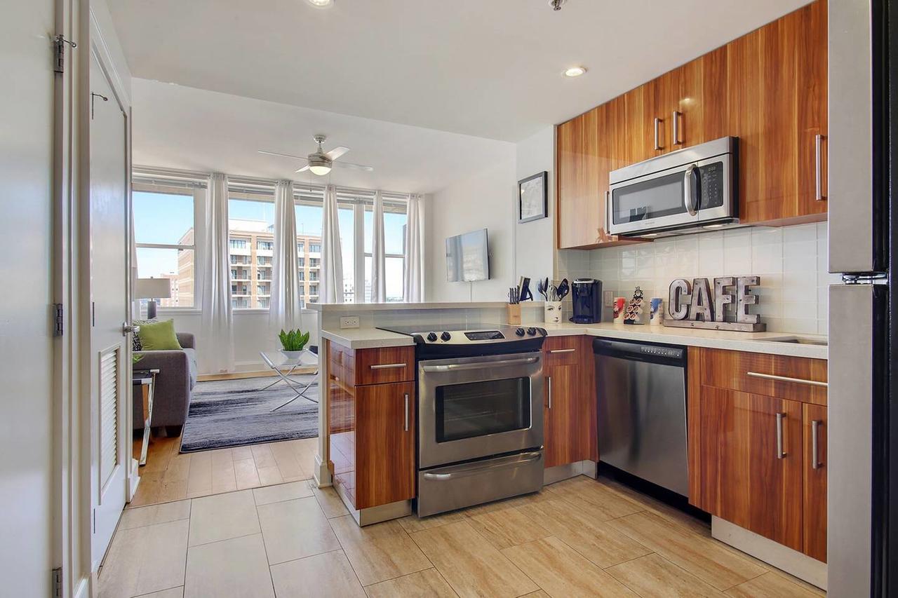 12th FL- SKYLINE W/ CITYSCAPE VIEWS-ROOFTOP POOL - thumb 2