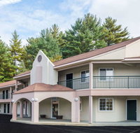Howard Johnson by Wyndham Lenox - Accommodation Ohio