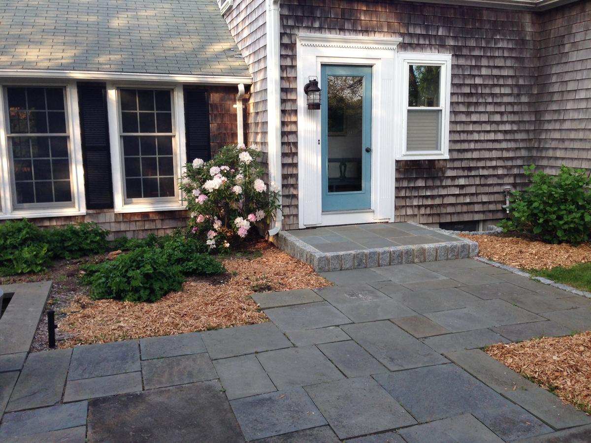 Large But Comfortable Home Walking Distance To Beach - thumb 0