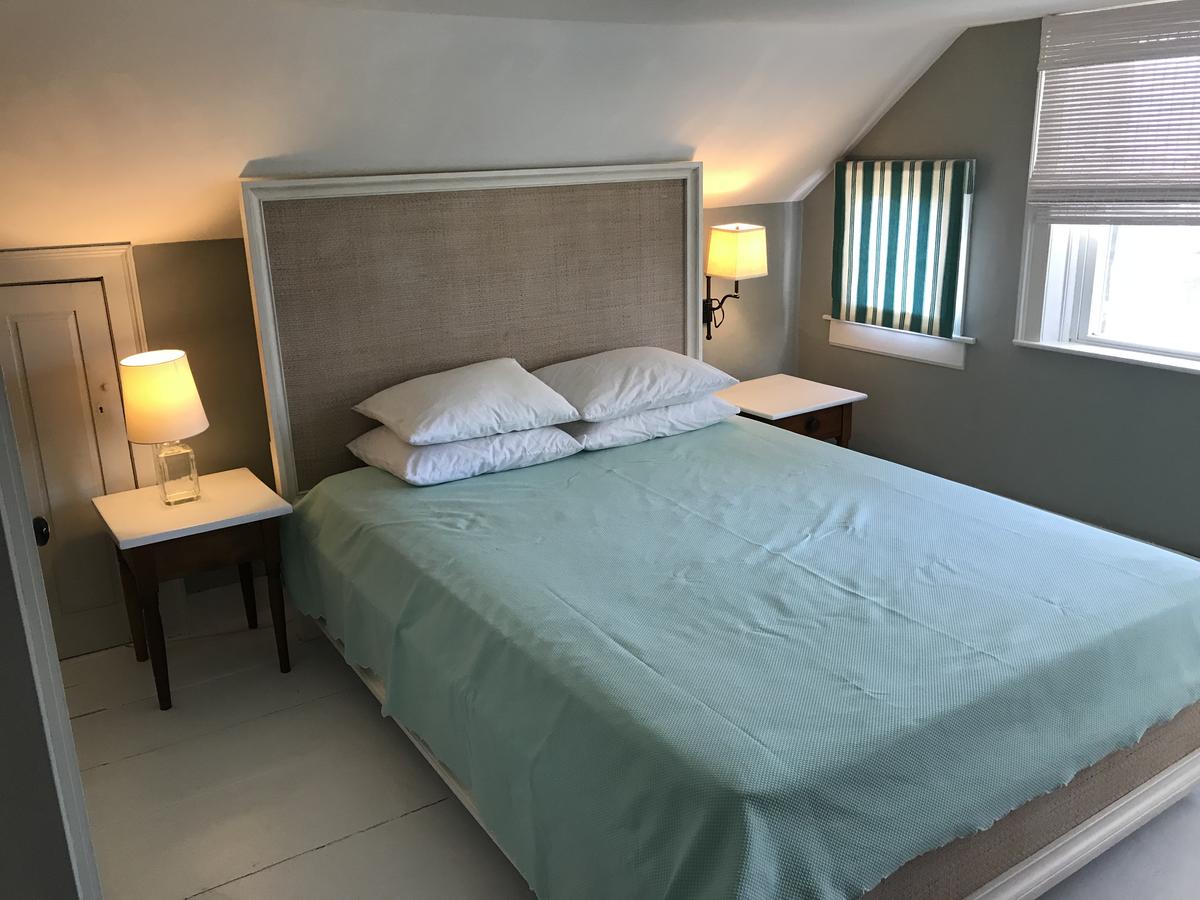 Large But Comfortable Home Walking Distance To Beach - thumb 2