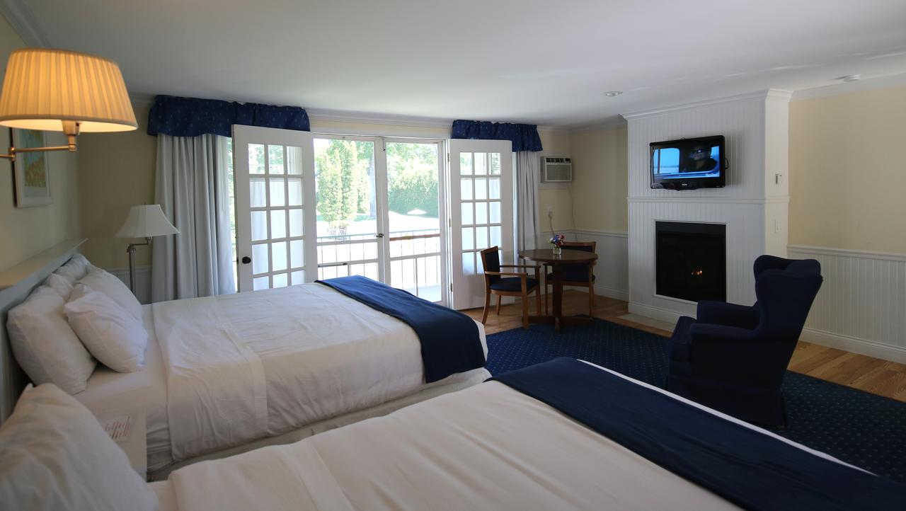 Colonial Inn Harbor Springs - thumb 17