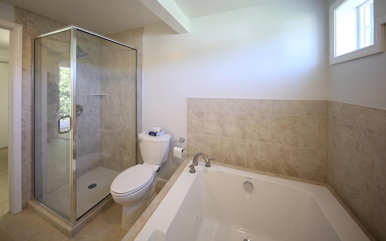 Colonial Inn Harbor Springs - thumb 24