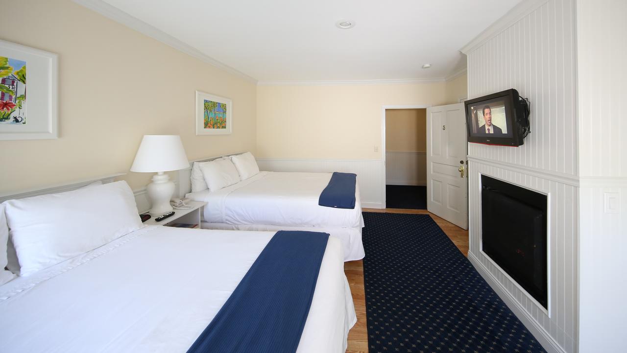 Colonial Inn Harbor Springs - thumb 22