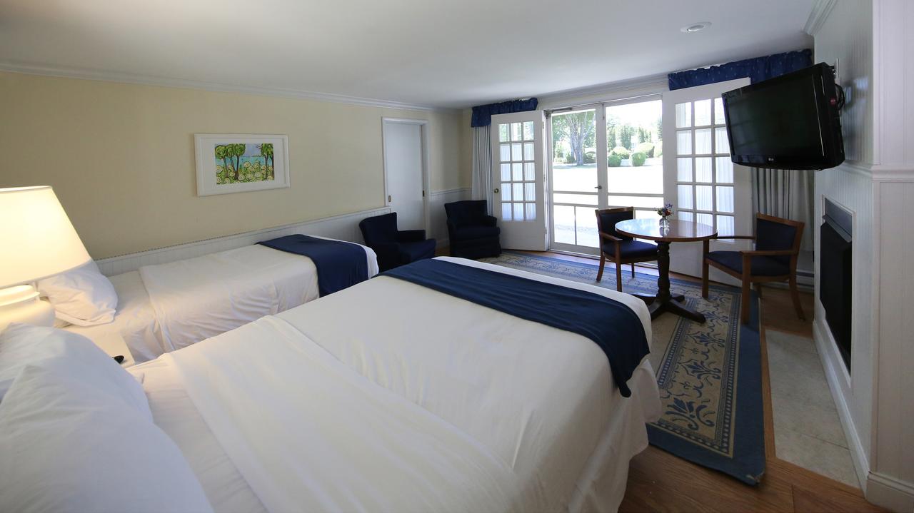 Colonial Inn Harbor Springs - thumb 33