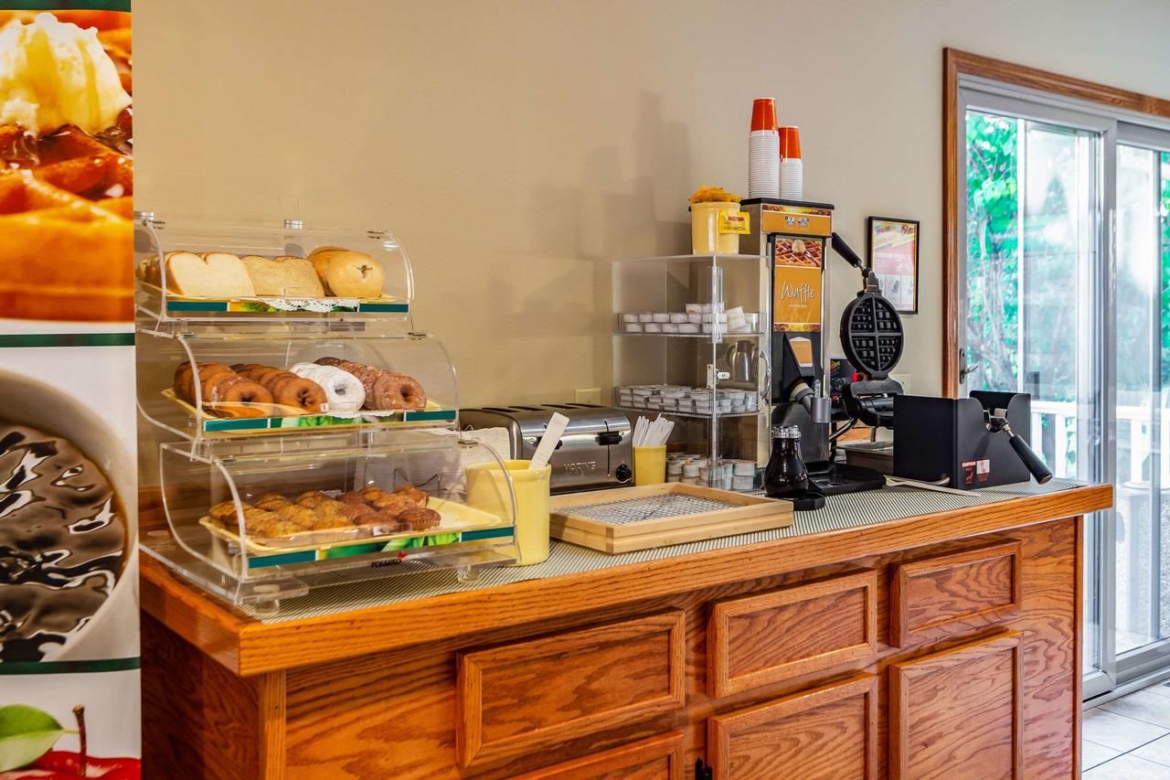 Quality Inn Lakefront - thumb 35