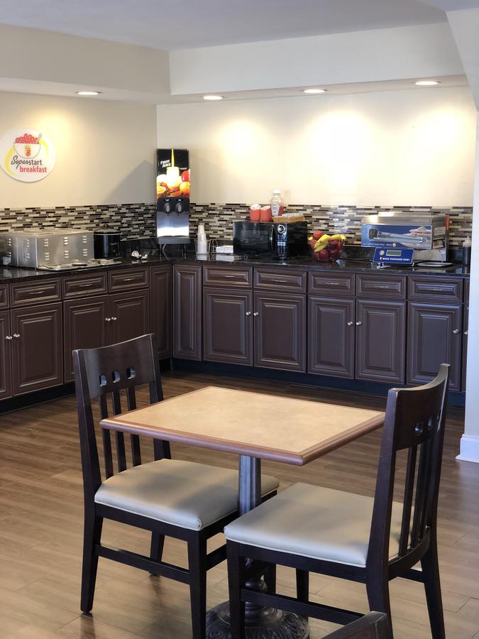 Super 8 By Wyndham Gulfport Near Biloxi - thumb 25