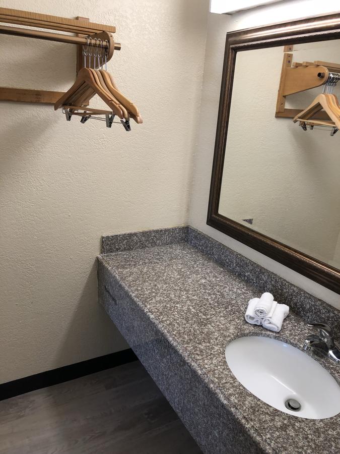 Super 8 By Wyndham Gulfport Near Biloxi - thumb 39