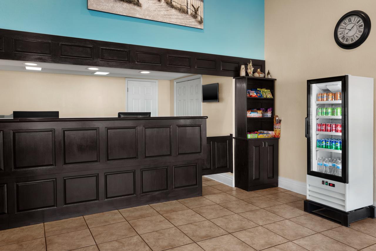 Super 8 By Wyndham Gulfport Near Biloxi - thumb 9