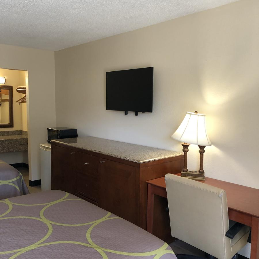 Super 8 By Wyndham Gulfport Near Biloxi - thumb 36