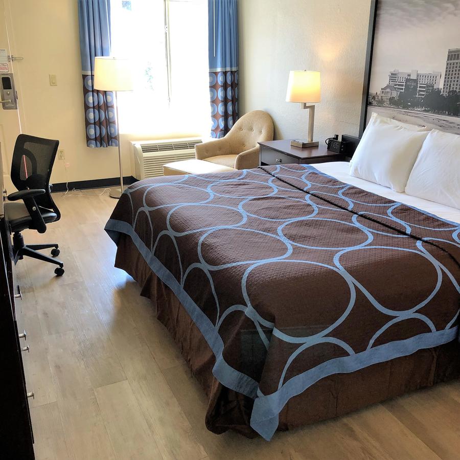 Super 8 By Wyndham Gulfport Near Biloxi - thumb 40