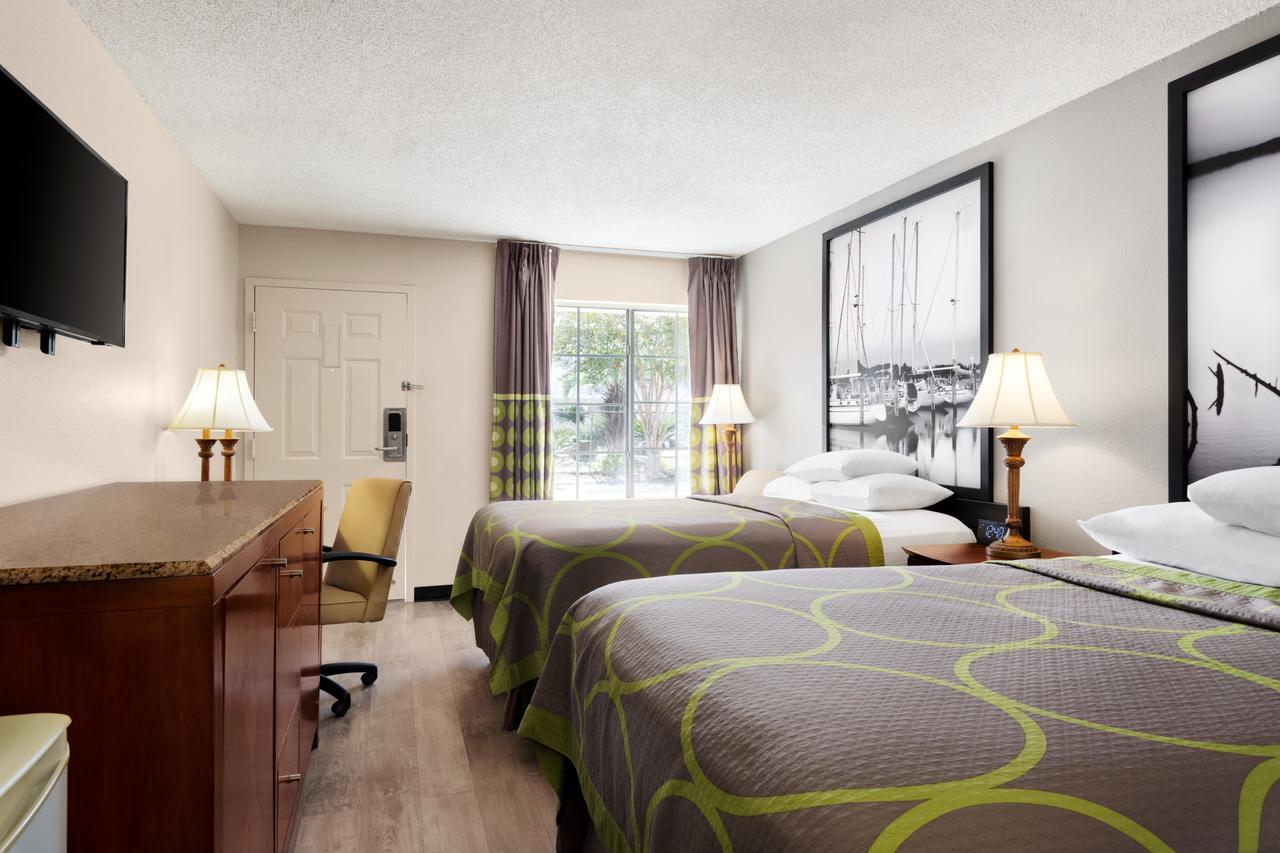 Super 8 By Wyndham Gulfport Near Biloxi - thumb 7