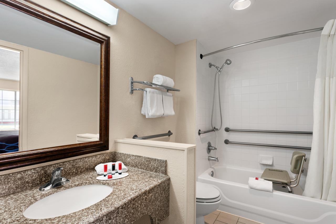 Super 8 By Wyndham Gulfport Near Biloxi - thumb 14