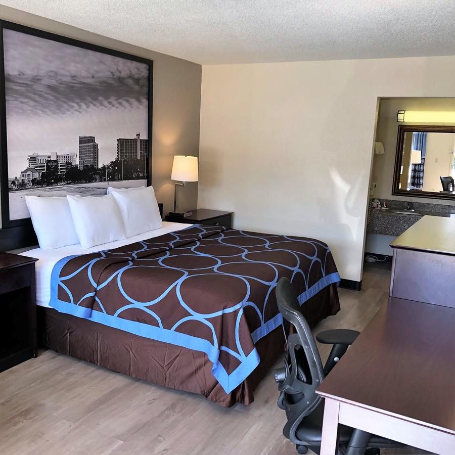 Super 8 By Wyndham Gulfport Near Biloxi - thumb 30
