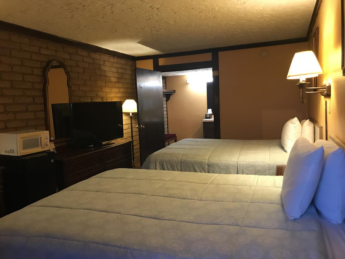 Carthage Inn - thumb 2