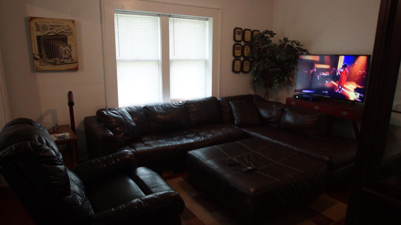 3 Bedroom Home / 4 Beds - Sleeps 8 / Near Concerts And Sports - thumb 12