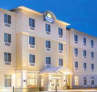 Days Inn  Suites by Wyndham Kearney - Accommodation Ohio