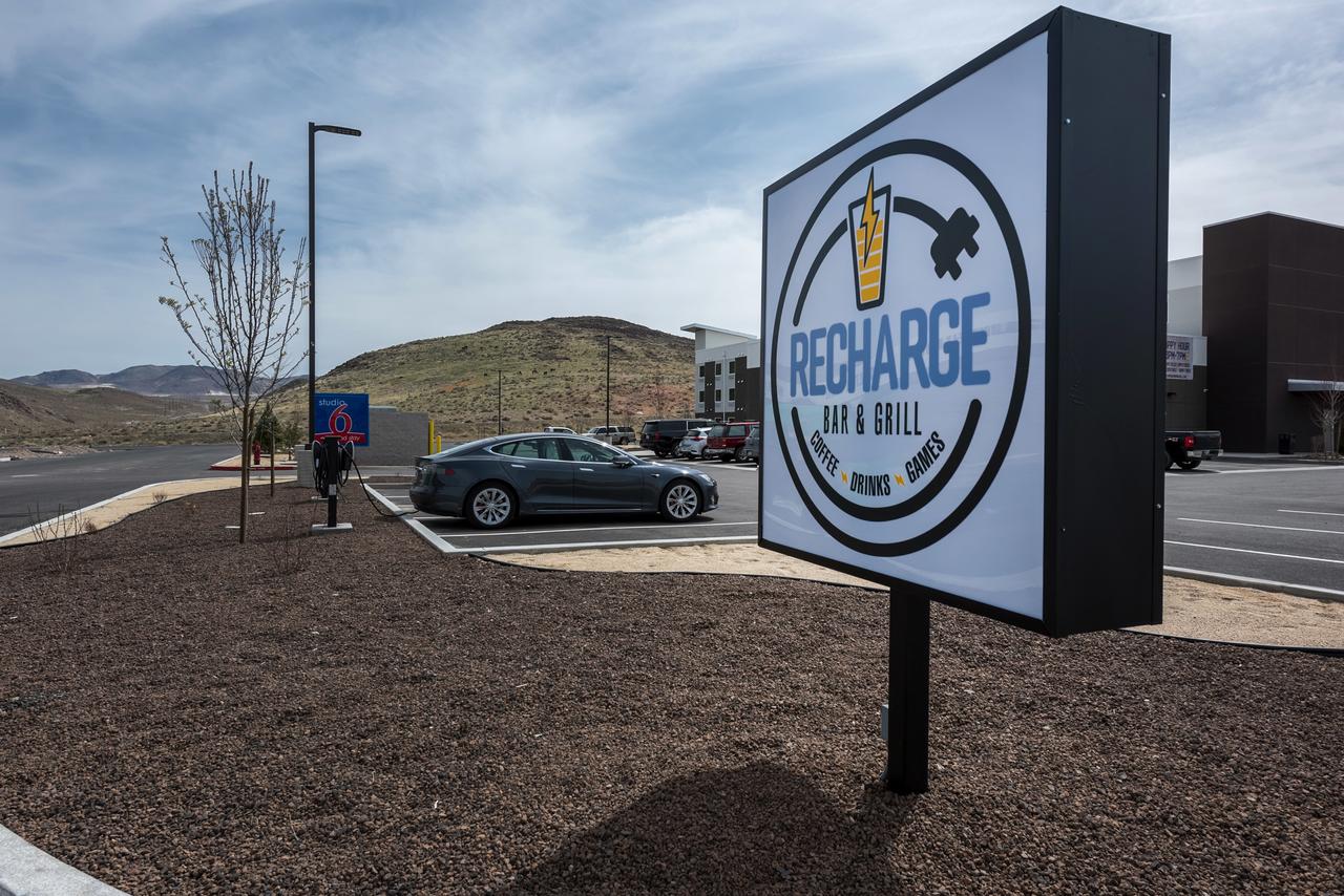 Studio 6 Sparks, NV Tahoe Reno Industrial Center - thumb 4