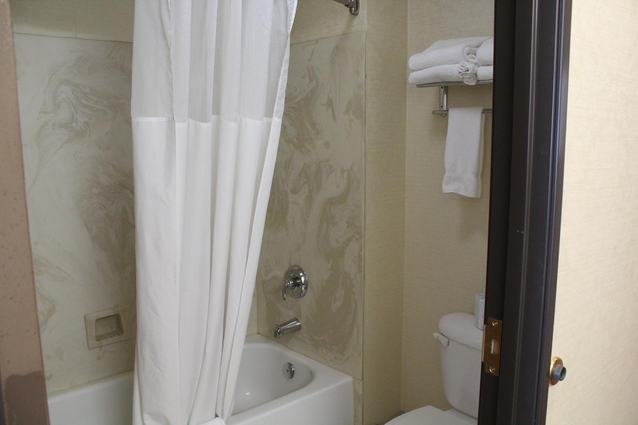 Silverland Inn & Suites - thumb 32