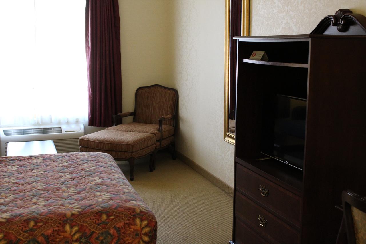 Silverland Inn & Suites - thumb 13