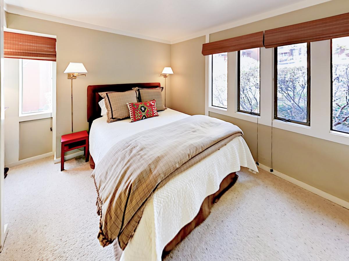 557 Lakeshore Blvd Townhouse Unit 120 - thumb 22