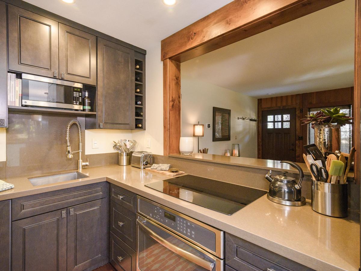 1000 Lakeshore Blvd Condo Unit 4 - thumb 4