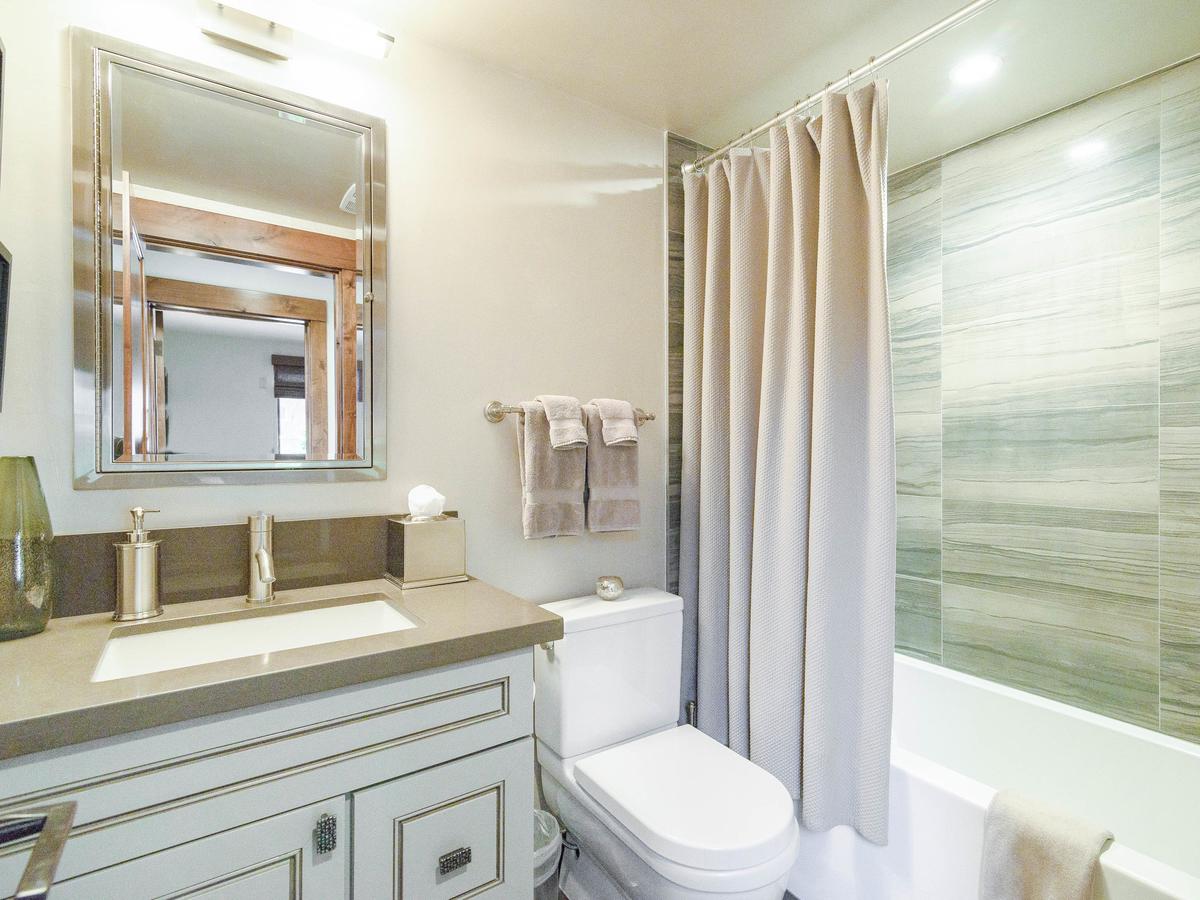 1000 Lakeshore Blvd Condo Unit 4 - thumb 8