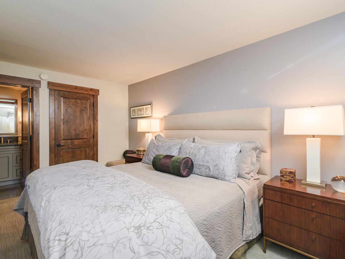 1000 Lakeshore Blvd Condo Unit 4 - thumb 6