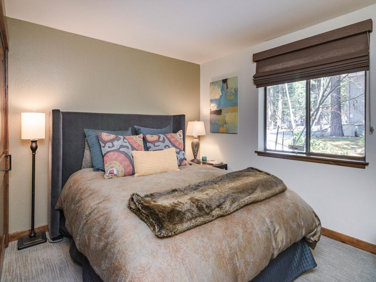 1000 Lakeshore Blvd Condo Unit 4 - thumb 5