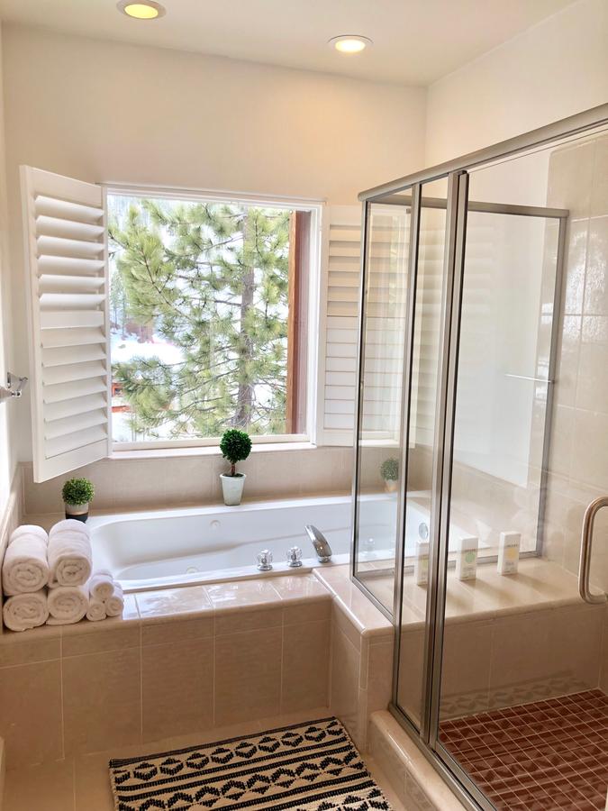 Spectacular Unobstructed Views Of Diamond Peak Spacious & Modern - Steps Away - thumb 24