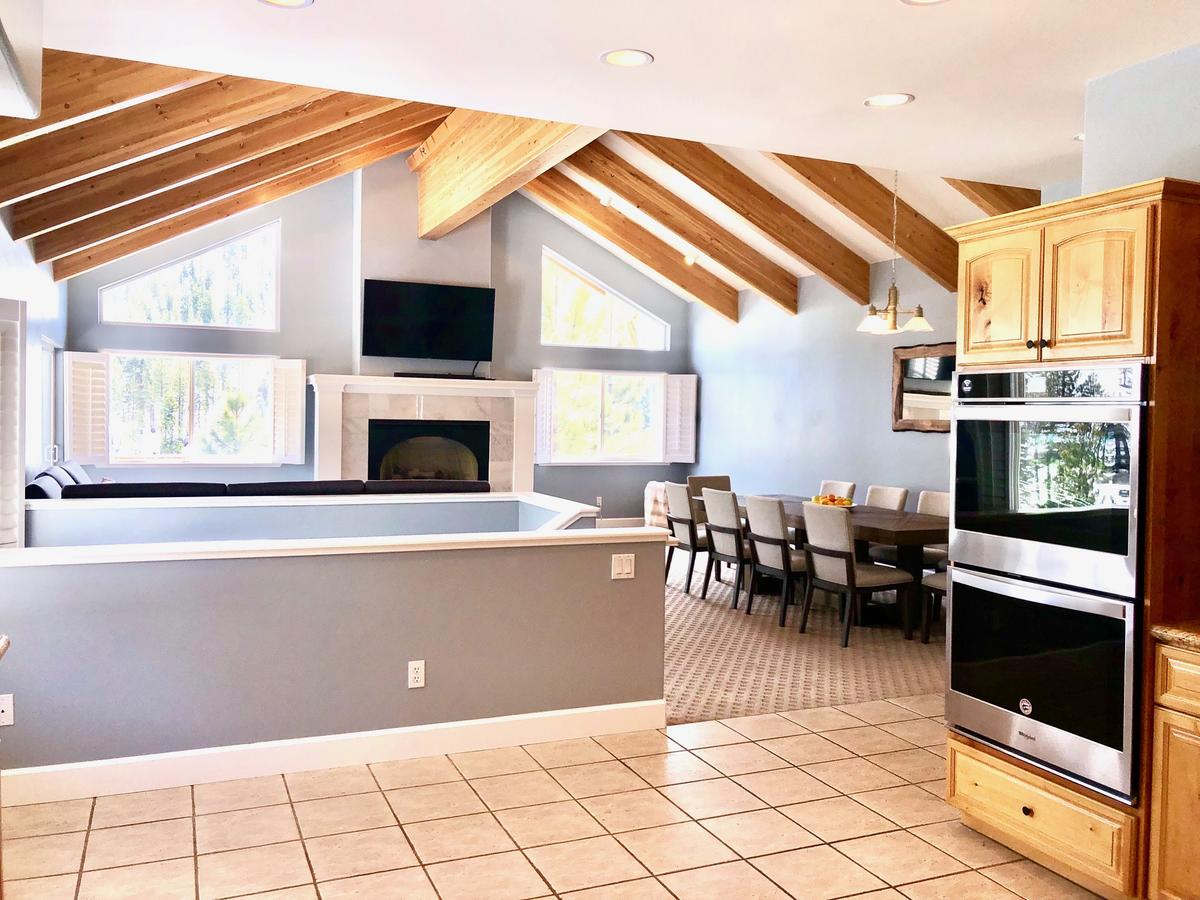 Spectacular Unobstructed Views Of Diamond Peak Spacious & Modern - Steps Away - thumb 13