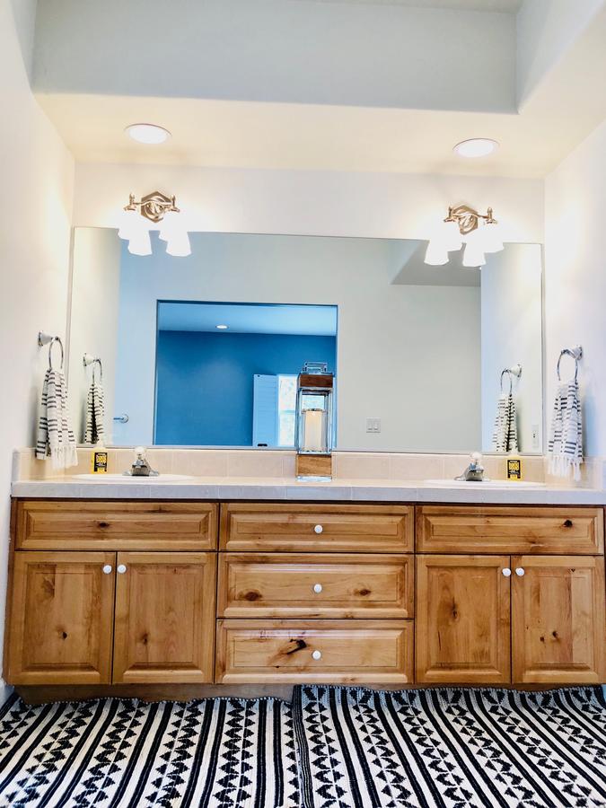 Spectacular Unobstructed Views Of Diamond Peak Spacious & Modern - Steps Away - thumb 23