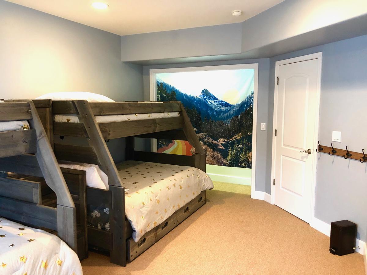 Spectacular Unobstructed Views Of Diamond Peak Spacious & Modern - Steps Away - thumb 35