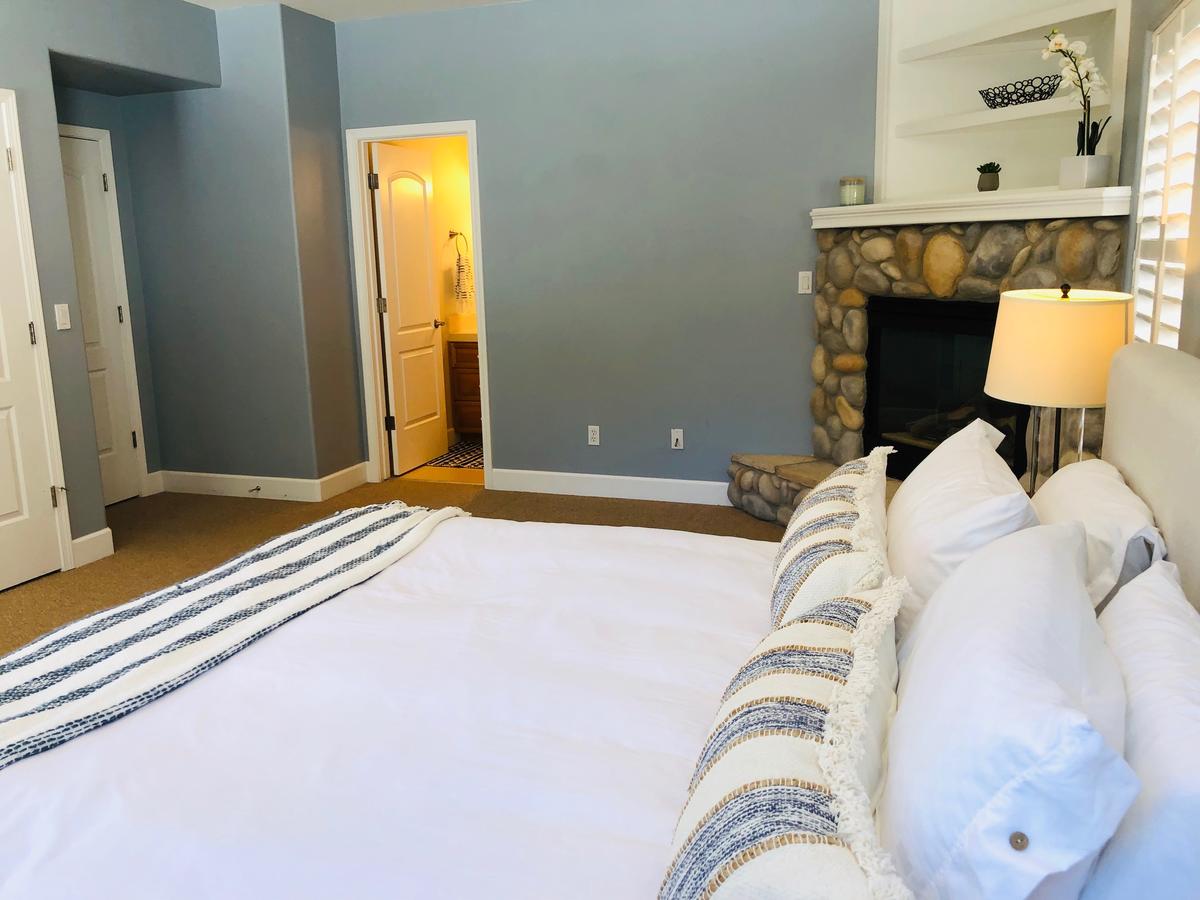 Spectacular Unobstructed Views Of Diamond Peak Spacious & Modern - Steps Away - thumb 27