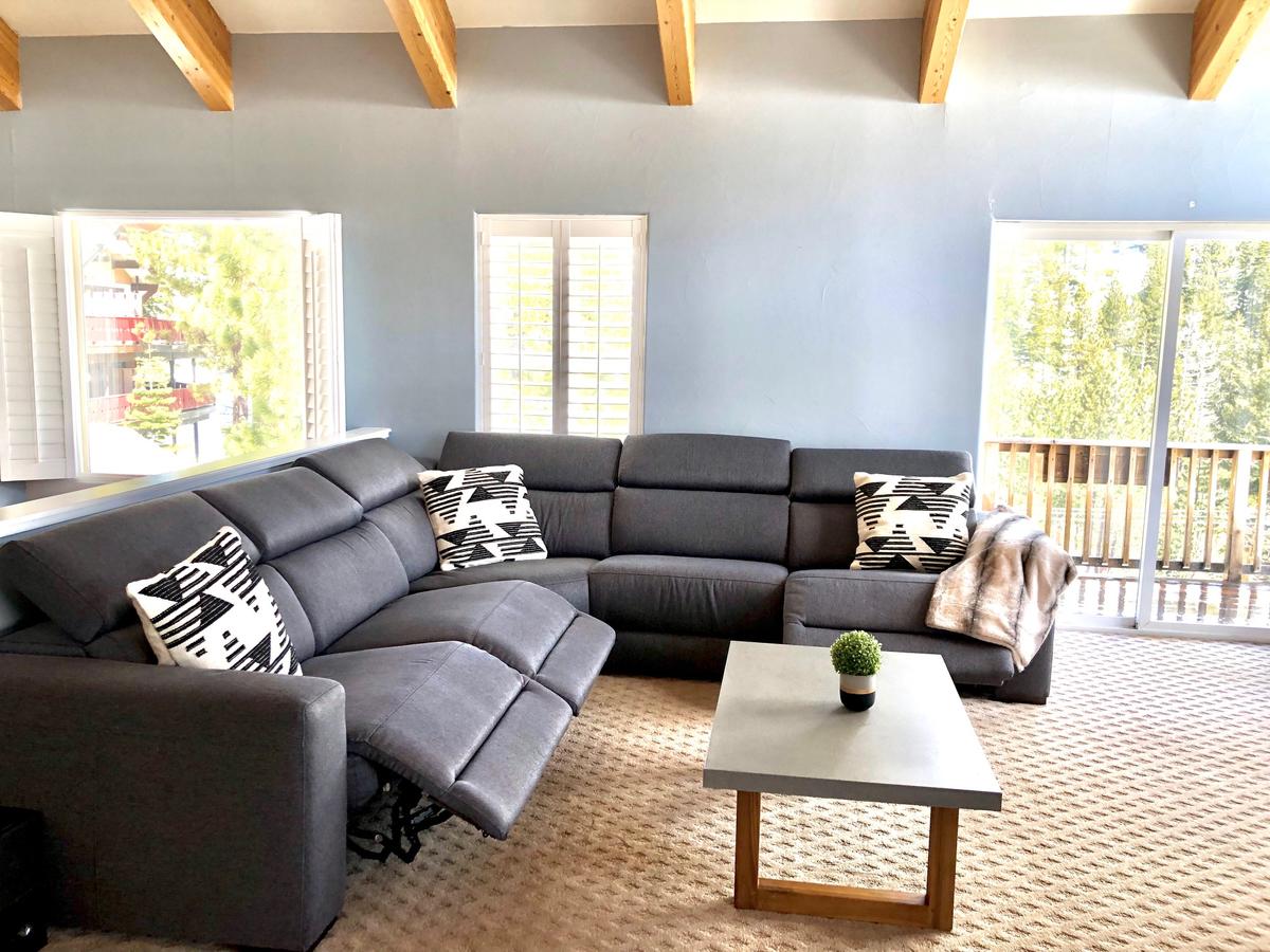 Spectacular Unobstructed Views Of Diamond Peak Spacious & Modern - Steps Away - thumb 7