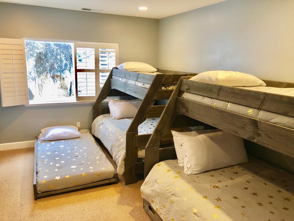 Spectacular Unobstructed Views Of Diamond Peak Spacious & Modern - Steps Away - thumb 34