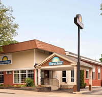 Days Inn by Wyndham Dover - Accommodation Ohio