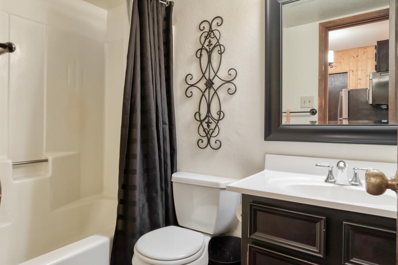 Redwood Commons B12 - thumb 11