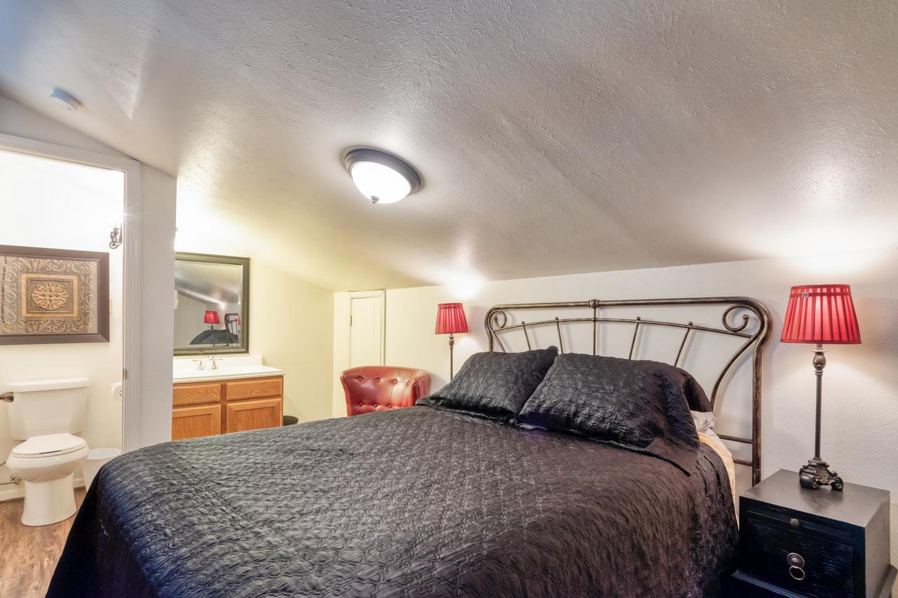 Redwood Commons B12 - thumb 13