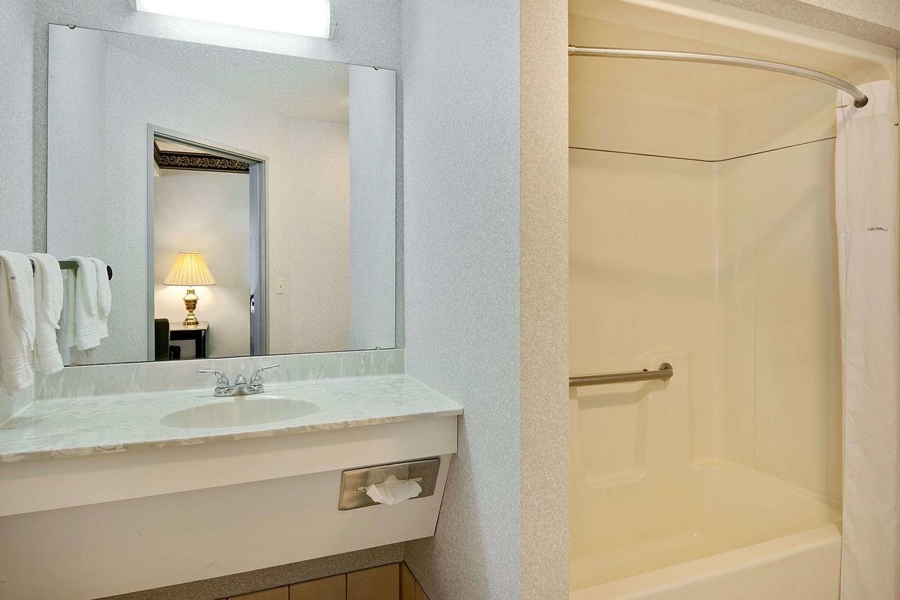 Days Inn By Wyndham Lisbon - thumb 0