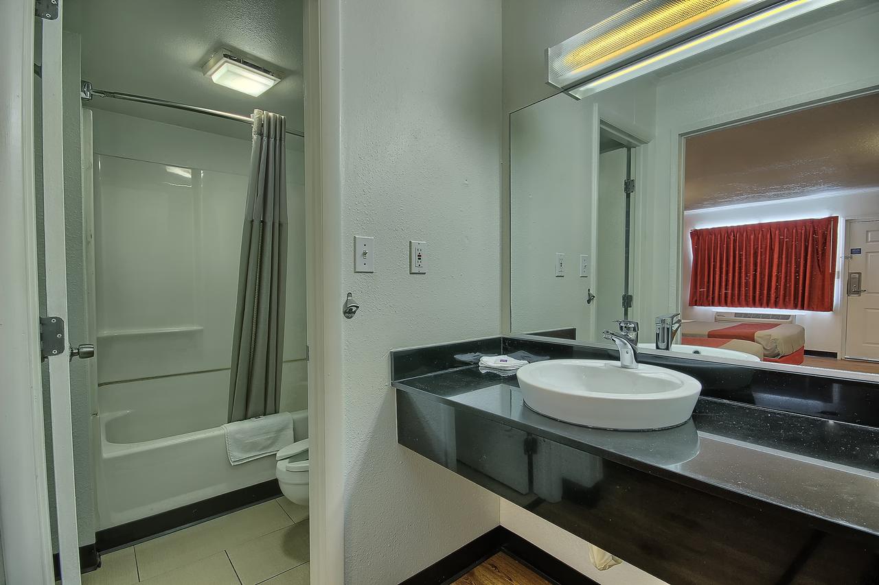 Motel 6 Lima - thumb 8