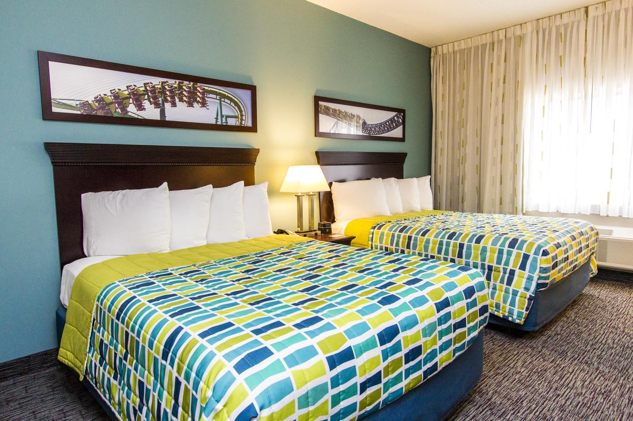 Cedar Point's Express Hotel - thumb 39