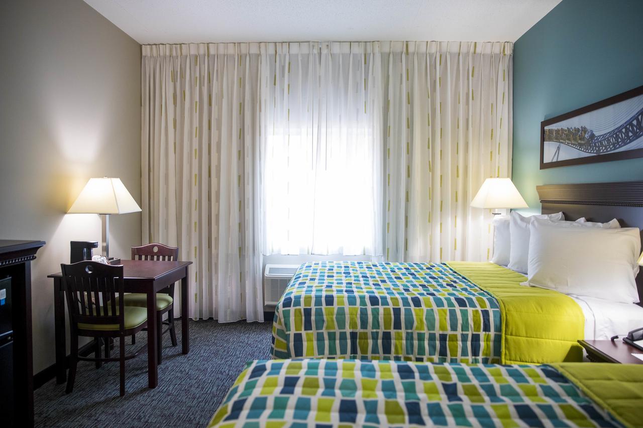 Cedar Point's Express Hotel - thumb 16