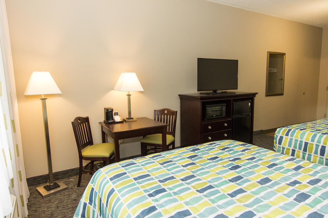 Cedar Point's Express Hotel - thumb 28