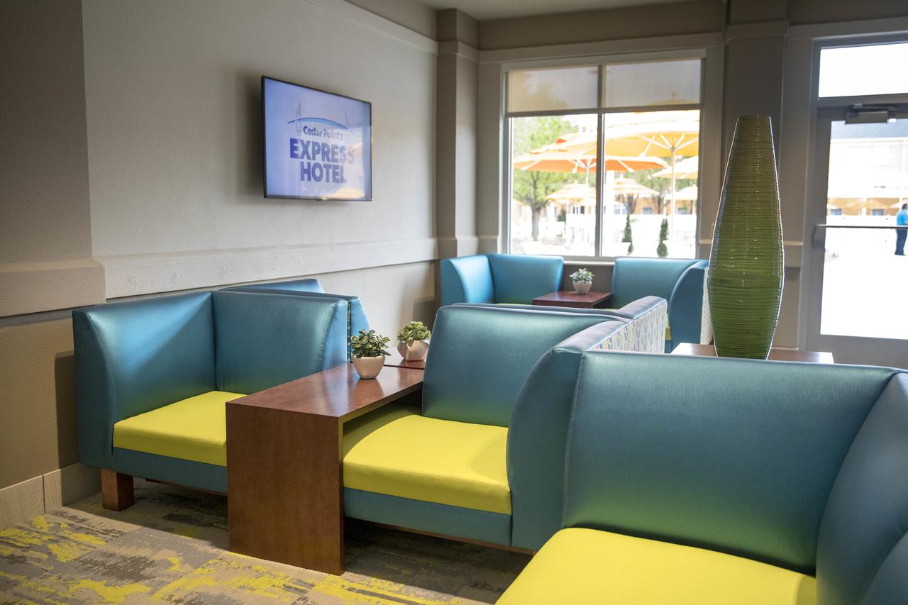 Cedar Point's Express Hotel - thumb 18