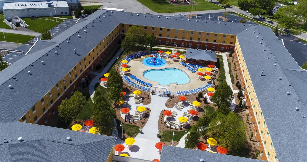 Cedar Point's Express Hotel - thumb 4