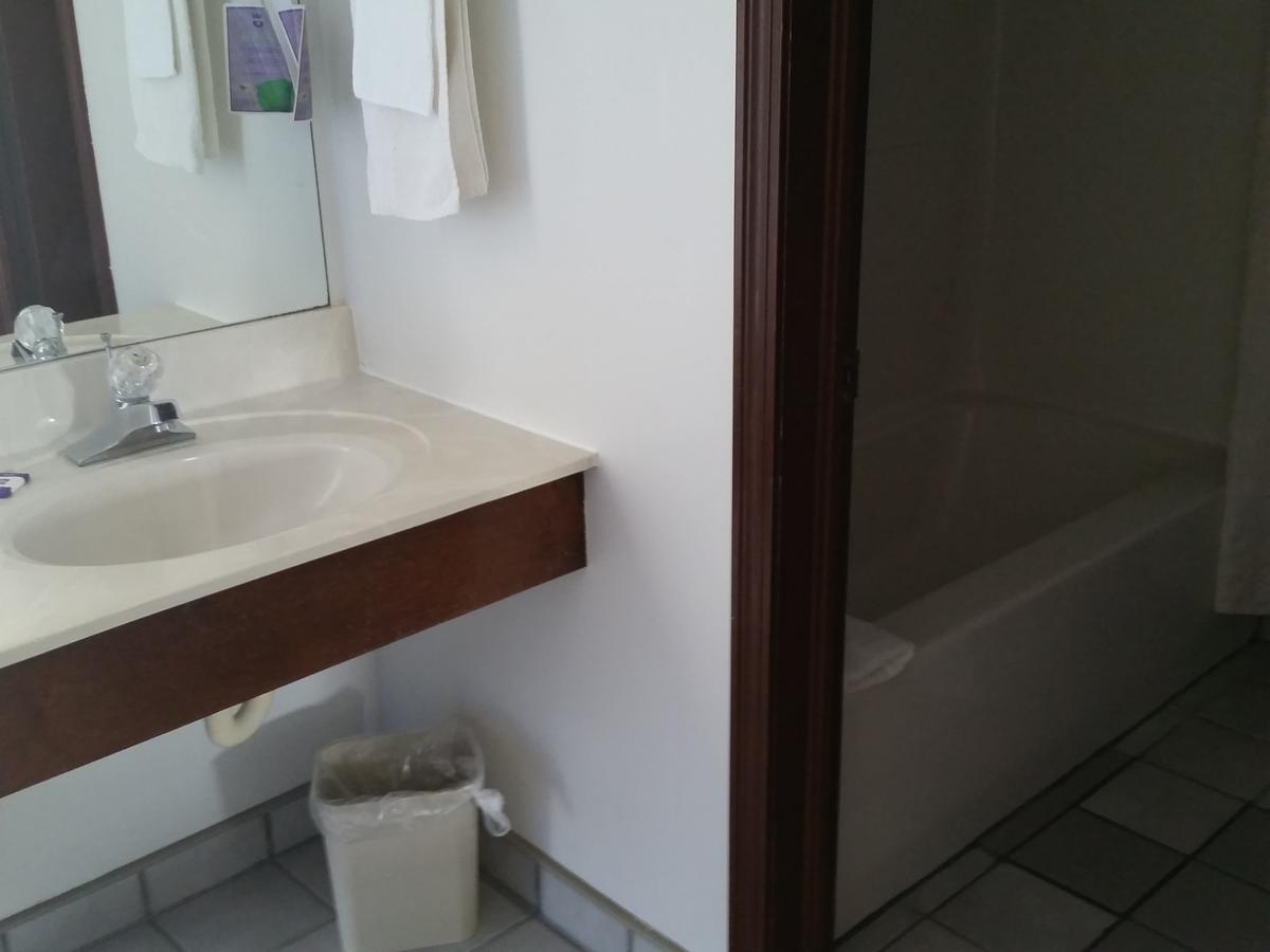Knights Inn Sandusky - thumb 18