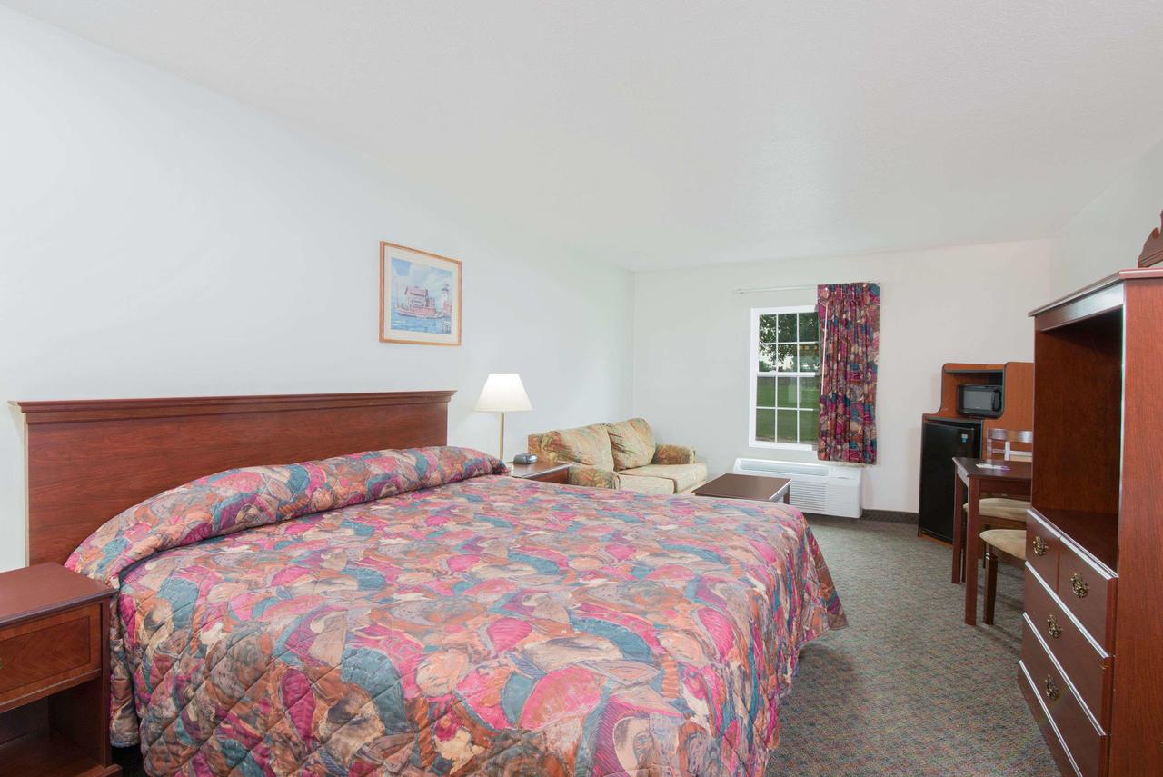 Knights Inn Sandusky - thumb 33